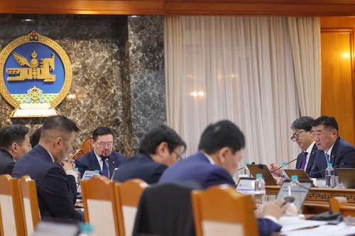 Эдийн засгийн хүндрэлийг даван туулах 300 хоногт хэрэгжүүлэх төлөвлөгөөг хэлэлцэж байна